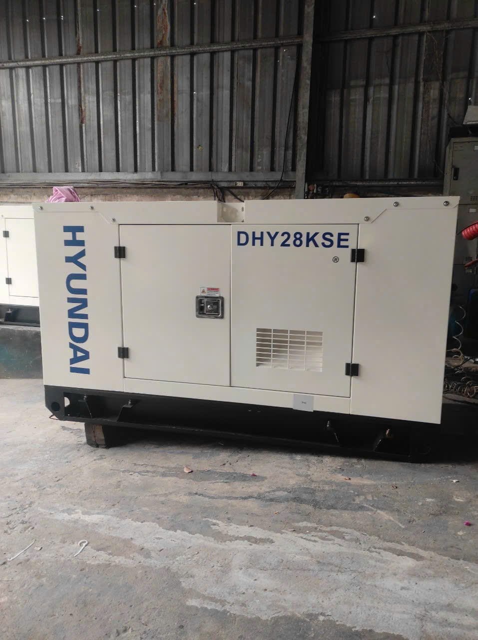 may_phat_dien_hyundai_dhy28kse