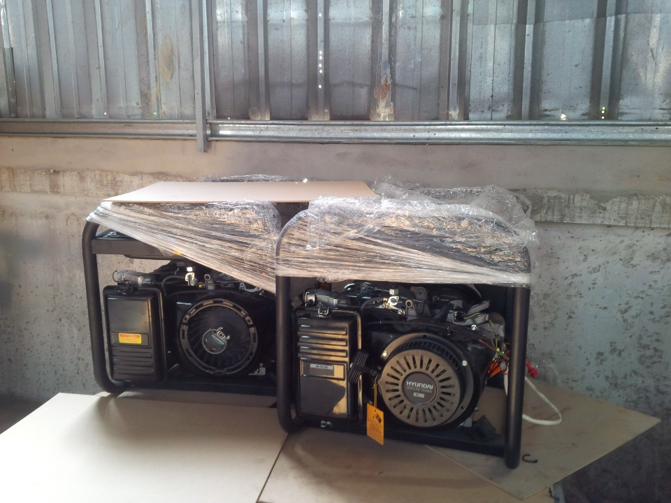 Máy phát điện gia đình 2KW Hyundai DHY2500LE 